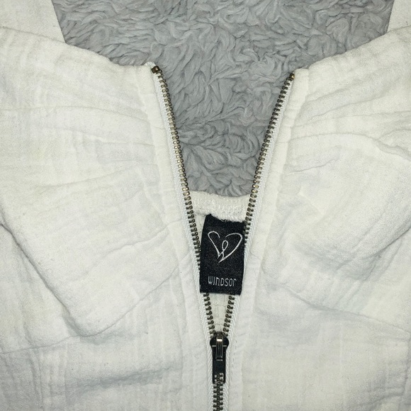 Cute peplum strapped top - Picture 3 of 5